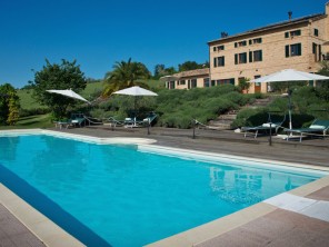 1 and 2 Bedroom Farmhouse Apartments in Italy, Le Marche, Francavilla d’Ete